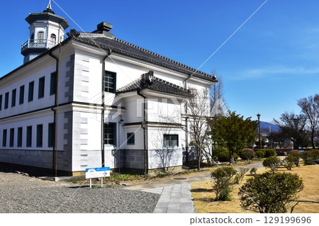Matsumoto City: Former Kaichi School, walking path, and blue sky 129199696