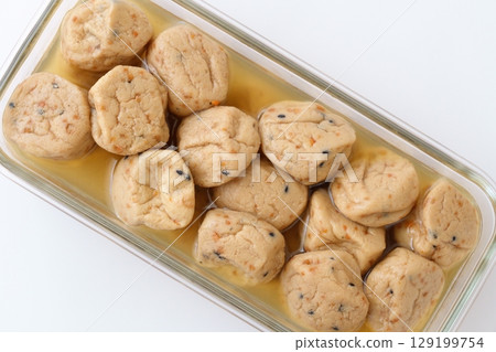 一口大小的煮乾鰹魚-飽滿多汁,美味可口 一口大小的煮乾鰹魚-飽滿多汁,美味可口 129199754