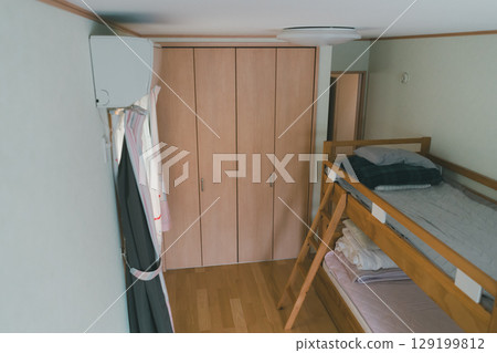 Bunk bed 129199812