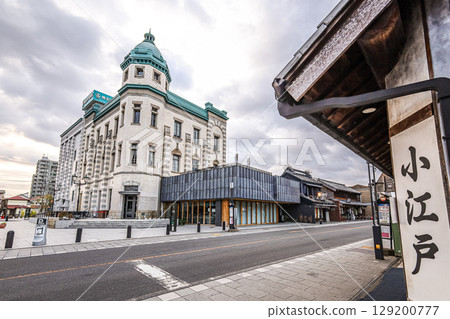 Early morning view of Kawagoe Ichibangai, where Resona Coedo Terrace is located 129200777
