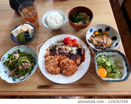 Japanese "Miso-katsu" set Nagoya's specialty miso cutlet, lunch set, set meal 129202569
