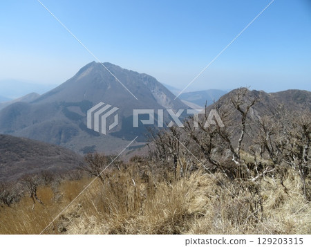 大分縣別府市鶴見山~由布山 大分縣別府市鶴見山~由布山 129203315