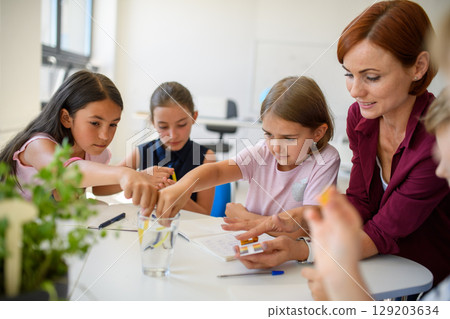 Interactive science teaching with children in primary class. 129203634