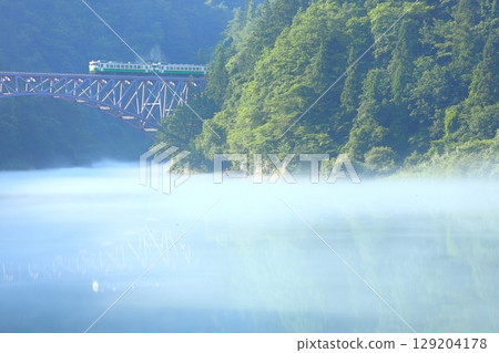 只見線第一隻見河大橋和一般列車 129204178