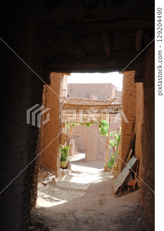 Ait Ben Haddou, famous berber ksar, a fortified village in Morocco. Many films have been shot here. 129204490