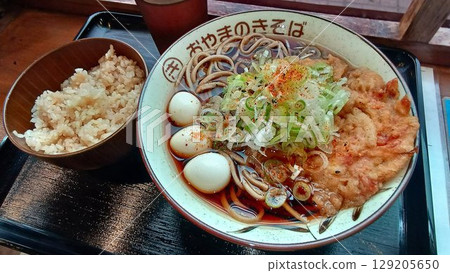 享受車站立式蕎麥麵店的溫馨：“天婦羅蕎麥麵” 129205650