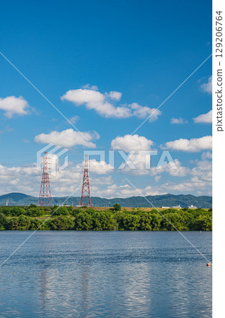Summer scenery of the Yodo River, Takatsuki City, Osaka Prefecture 129206764