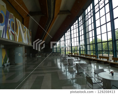 The interior of Gunma Music Center is even more artistic than its exterior. 129208413