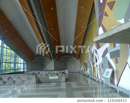 The interior of Gunma Music Center is even more artistic than its exterior. 129208415