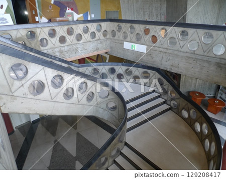 The interior of Gunma Music Center is even more artistic than its exterior. 129208417