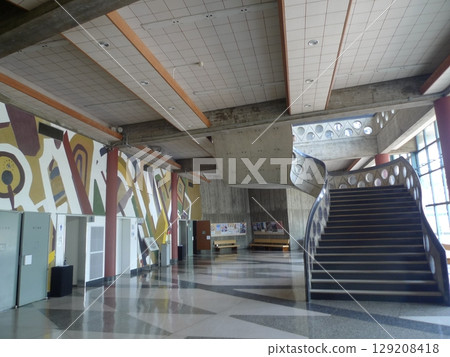 The interior of Gunma Music Center is even more artistic than its exterior. 129208418
