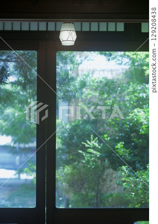 從窗口看到的花園 129208438