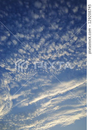 夏天的傍晚雲 129208745