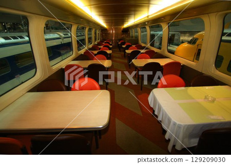 The joy of travel that no longer exists... The two-story dining car on the Tokaido Shinkansen The joy of travel that no longer exists... The two-story dining car on the Tokaido Shinkansen 129209030