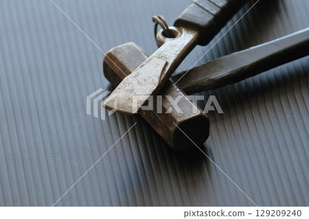 Hammers and chisels: tools for hand-cutting 129209240