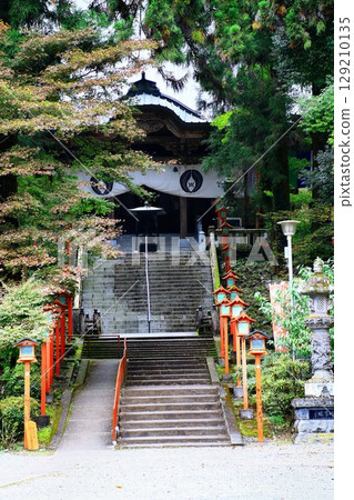 The principal image of the temple is the Thousand-Armed Kannon Bodhisattva, created by Kobo Daishi... Izuruyama "Manganji Temple" The principal image of the temple is the Thousand-Armed Kannon Bodhisattva, created by Kobo Daishi... Izuruyama "Manganji Temple" 129210135