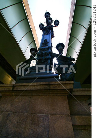 The future of regaining the sky has been decided... Nihonbashi Bridge spanning the Nihonbashi River 129211243