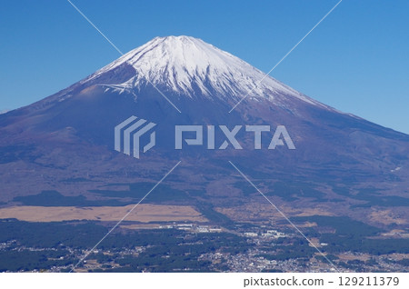 從箱根乙女嶺眺望的冬季富士山 從箱根乙女嶺眺望的冬季富士山 129211379