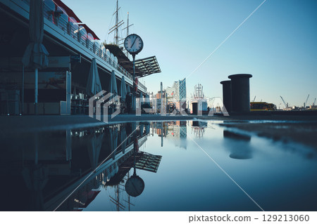 Reflection Port of Hamburg on summer morning 129213060