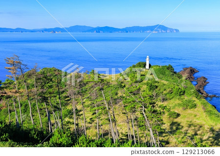 [島根縣] 晴朗的日子從名久岬眺望西之島、中之島（隱岐諸島、道後） 129213066