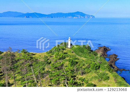 [島根縣] 晴朗的日子從名久岬眺望西之島、中之島（隱岐諸島、道後） 129213068