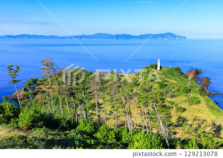 [島根縣] 晴朗的日子從名久岬眺望西之島、中之島（隱岐諸島、道後） 129213078