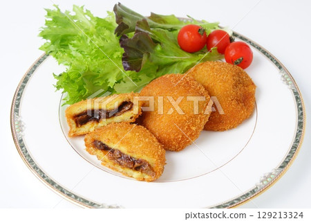 Curry croquette 129213324