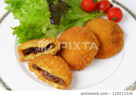 Curry croquette 129213326