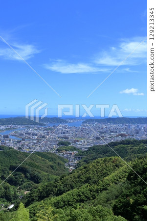 夏季高知市街景（高知縣、四國） 129213345