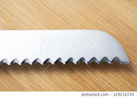 The cutting edge of a bread knife The cutting edge of a bread knife 129216159