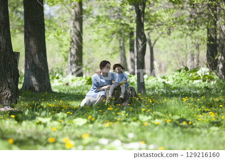 Parents and children playing in nature Parents and children playing in nature 129216160