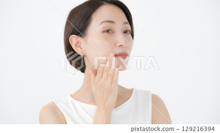 Women's beauty skin care 129216394