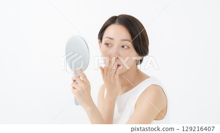 Skin troubles, skin care, hand mirror Skin troubles, skin care, hand mirror 129216407