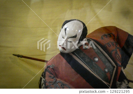 古老武田武士人偶的獨特面孔和姿勢 129221295