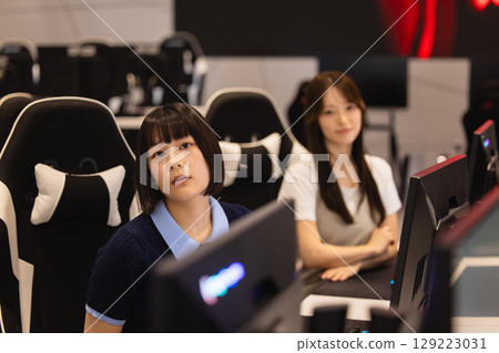 female, lady, woman 129223031