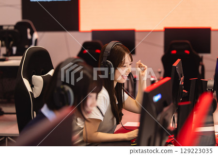 female, females, lady 129223035