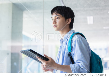 平板電腦的男士 129223051