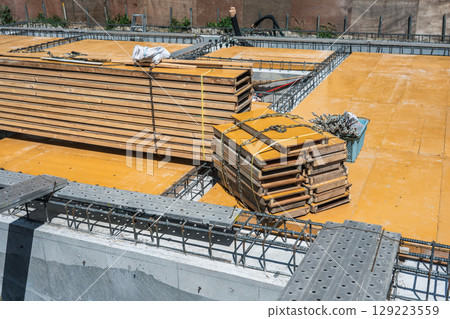 模板已交付的施工現場 129223559