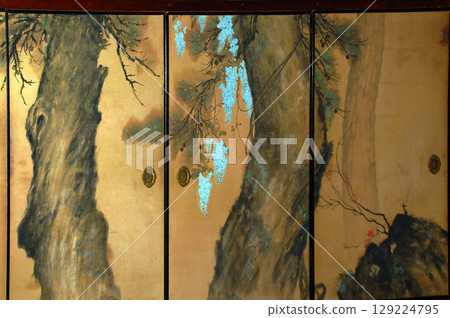 Kyoto Ninnaji Temple Imperial Palace White Shoin Sliding Door Painting of Pine and Mountain Wisteria 129224795