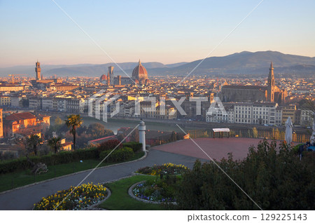 View of the right bank of the Arno River from Piazzale Michelangelo, Florence, Italy 129225143