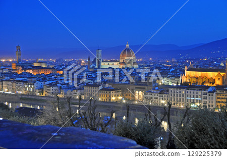 View of the right bank of the Arno River from Piazzale Michelangelo, Florence, Italy 129225379