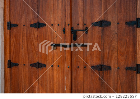 building, wall, desert 129225657