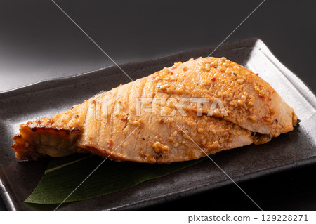 烤鮪魚肚 129228271