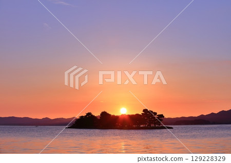 【島根縣】與がそば島和宍道湖的夕陽 【島根縣】與がそば島和宍道湖的夕陽 129228329