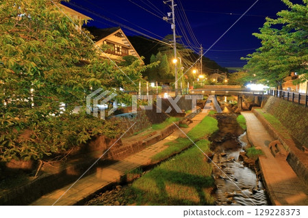 [Shimane Prefecture] Night view of Tamatsukuri Onsen 129228373