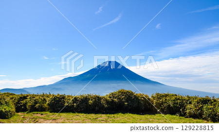 山梨縣夏季的富士山(龍岳景色) 山梨縣夏季的富士山(龍岳景色) 129228815