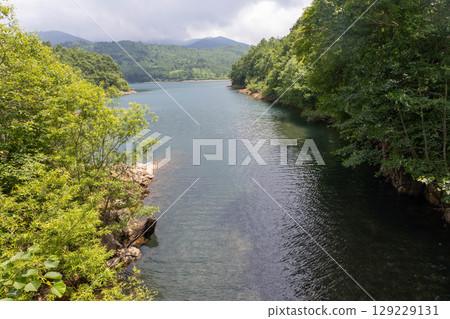 Lake Nozori seen from the lakeside hiking trail 129229131