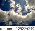 藍天和白色雲彩 129229249