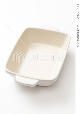 白色背景的烤菜 129229854