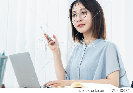 Woman working in the office Woman working in the office 129230025